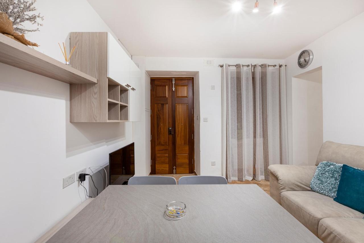 Designer Home With Comfy Sofa In Central Valletta By 360 Estates Bagian luar foto