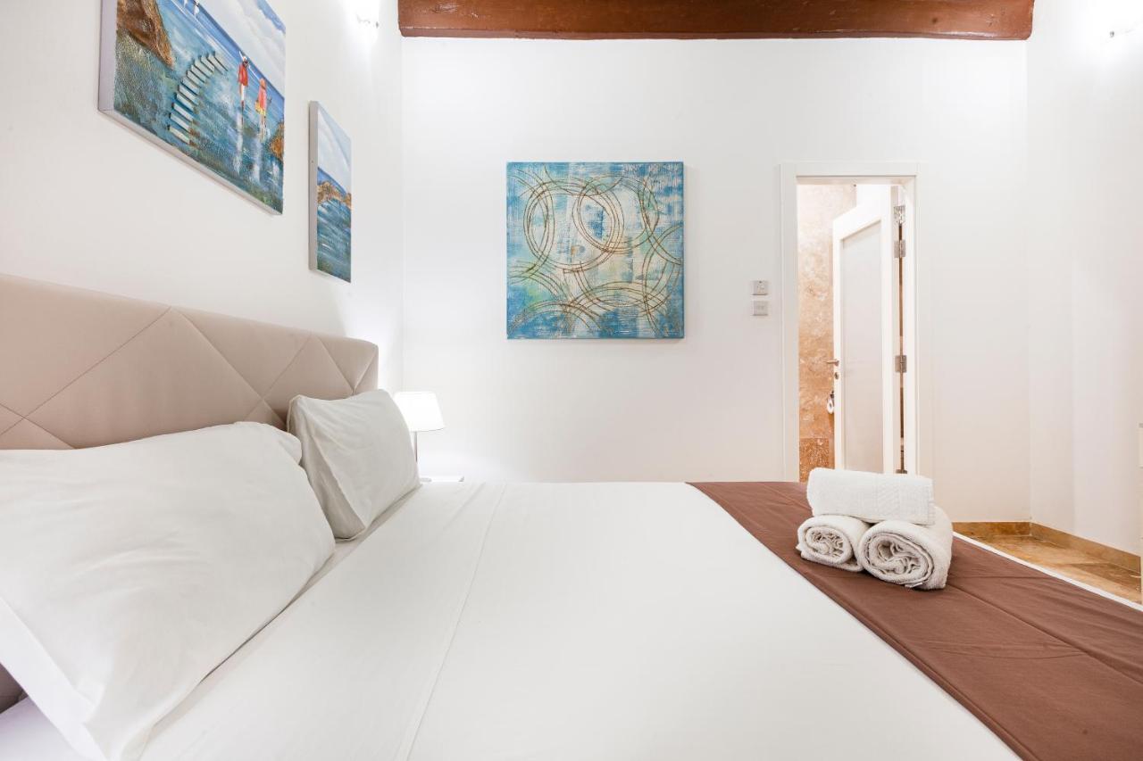 Designer Home With Comfy Sofa In Central Valletta By 360 Estates Bagian luar foto
