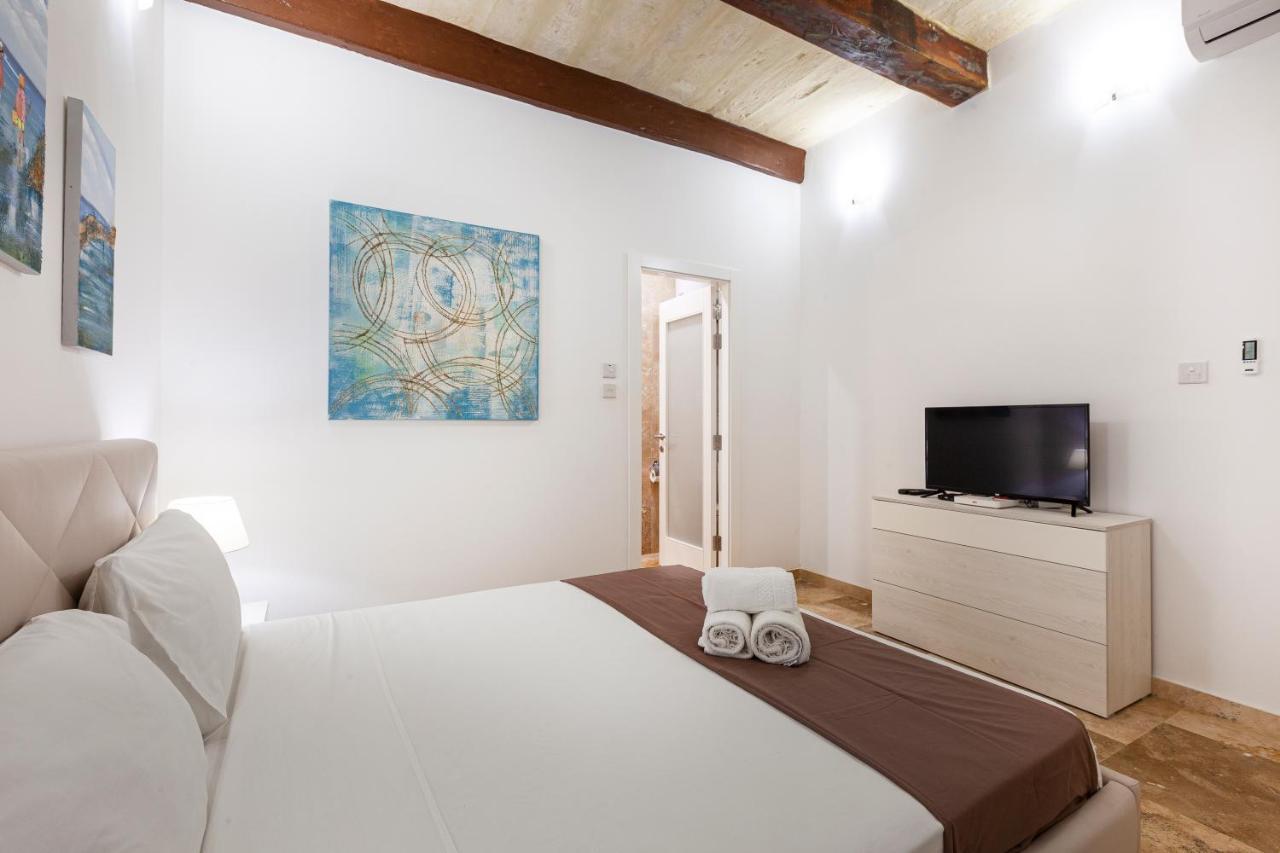 Designer Home With Comfy Sofa In Central Valletta By 360 Estates Bagian luar foto