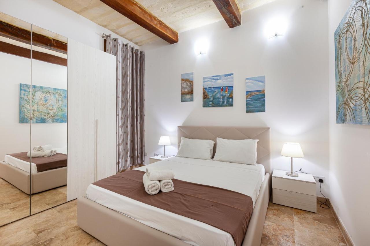 Designer Home With Comfy Sofa In Central Valletta By 360 Estates Bagian luar foto