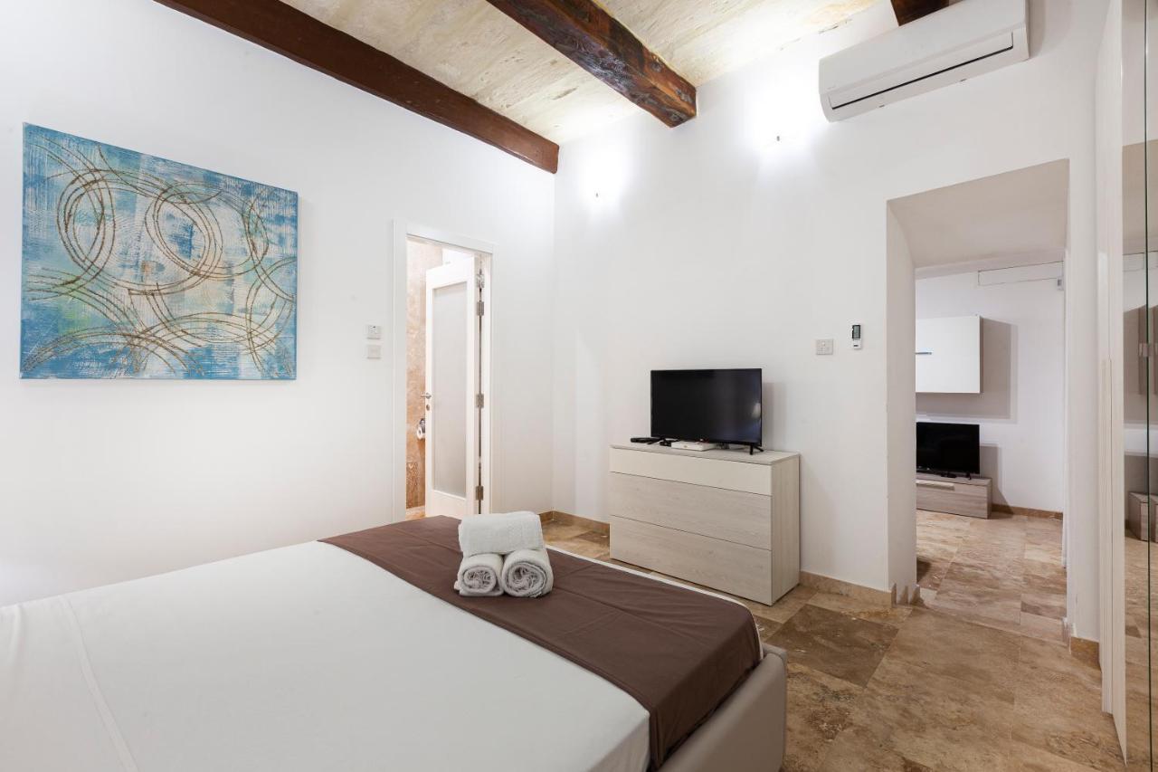 Designer Home With Comfy Sofa In Central Valletta By 360 Estates Bagian luar foto