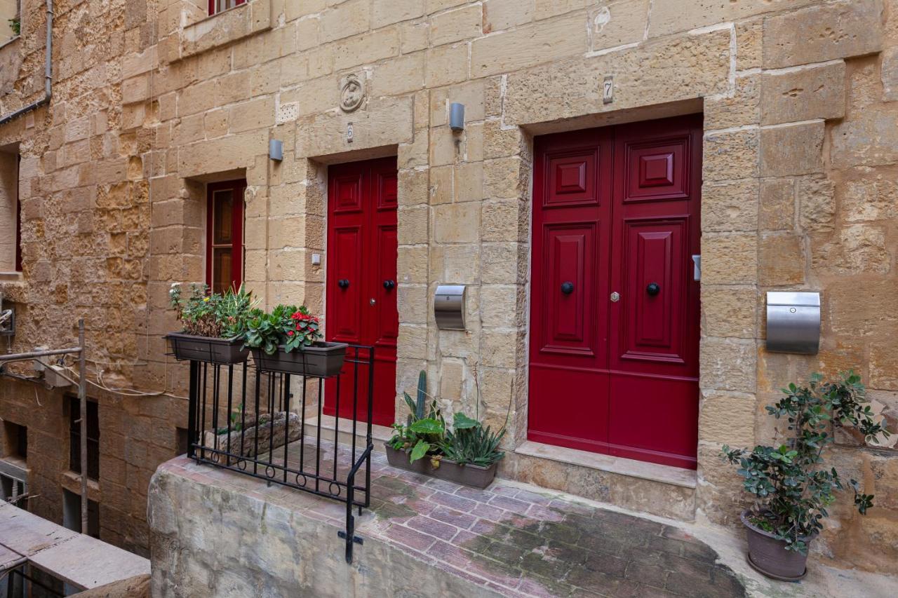 Designer Home With Comfy Sofa In Central Valletta By 360 Estates Bagian luar foto