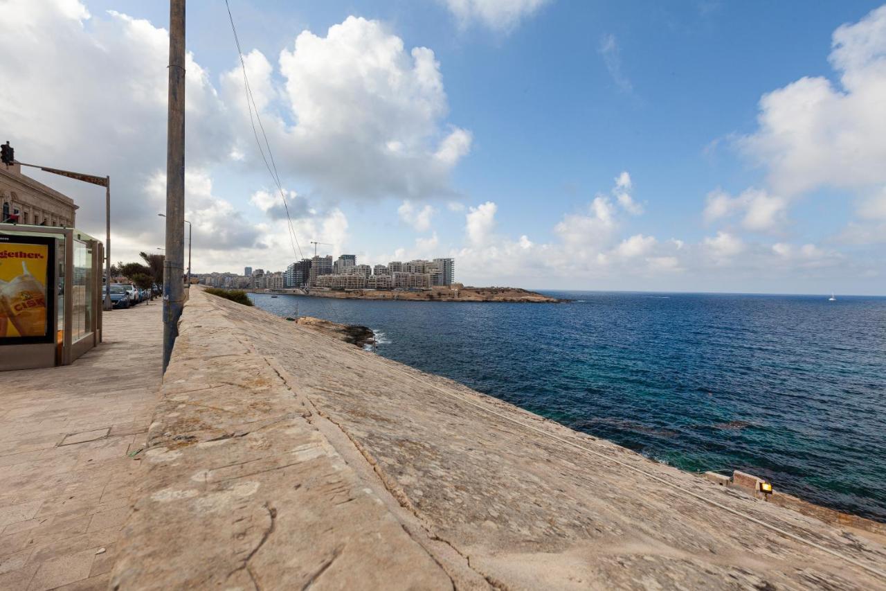 Designer Home With Comfy Sofa In Central Valletta By 360 Estates Bagian luar foto
