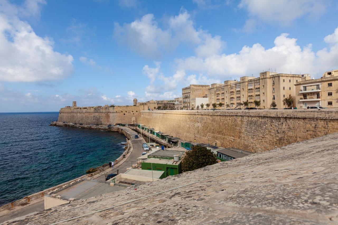 Designer Home With Comfy Sofa In Central Valletta By 360 Estates Bagian luar foto